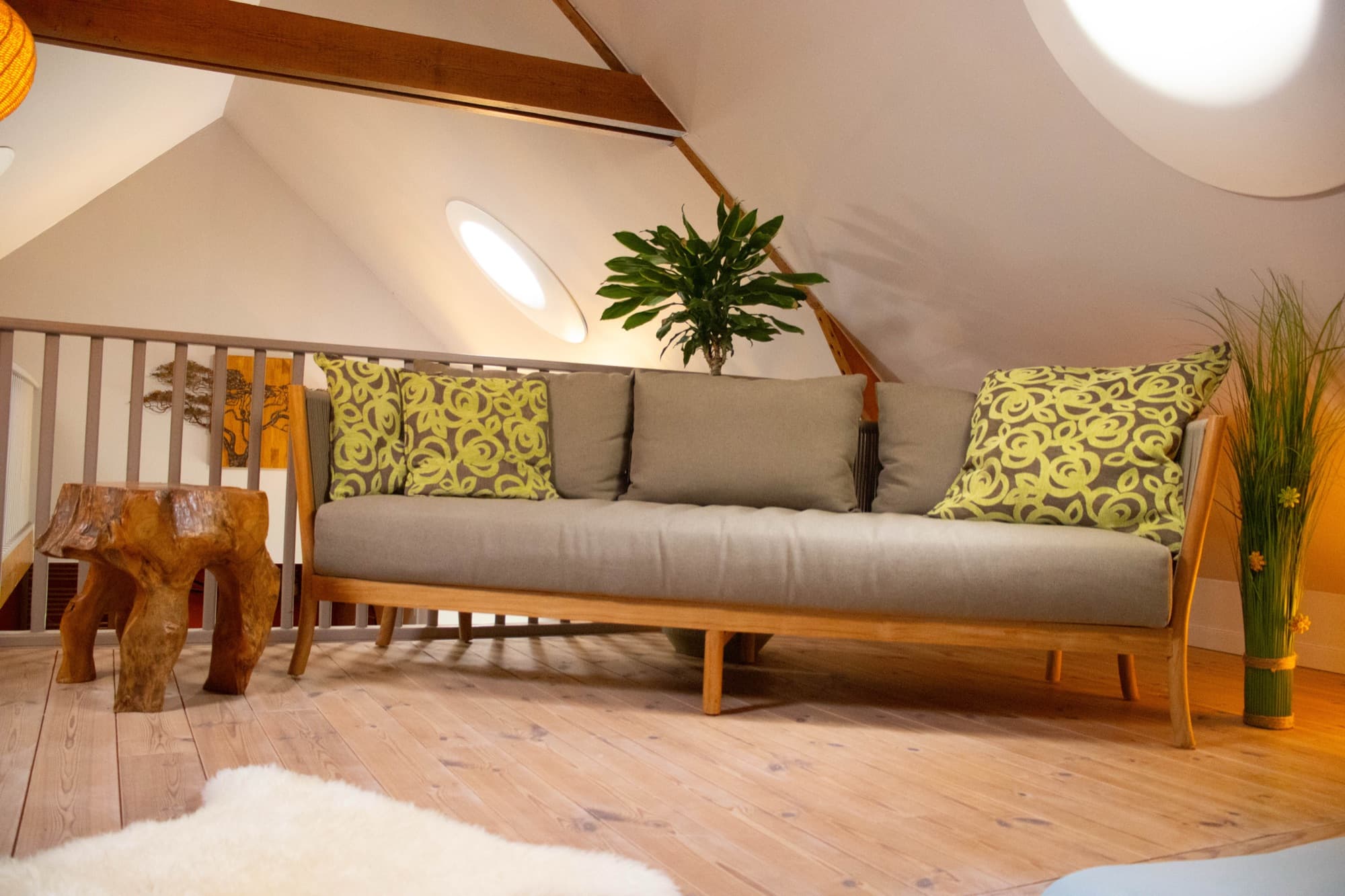 Sfeervolle relaxzolder met loungezetels